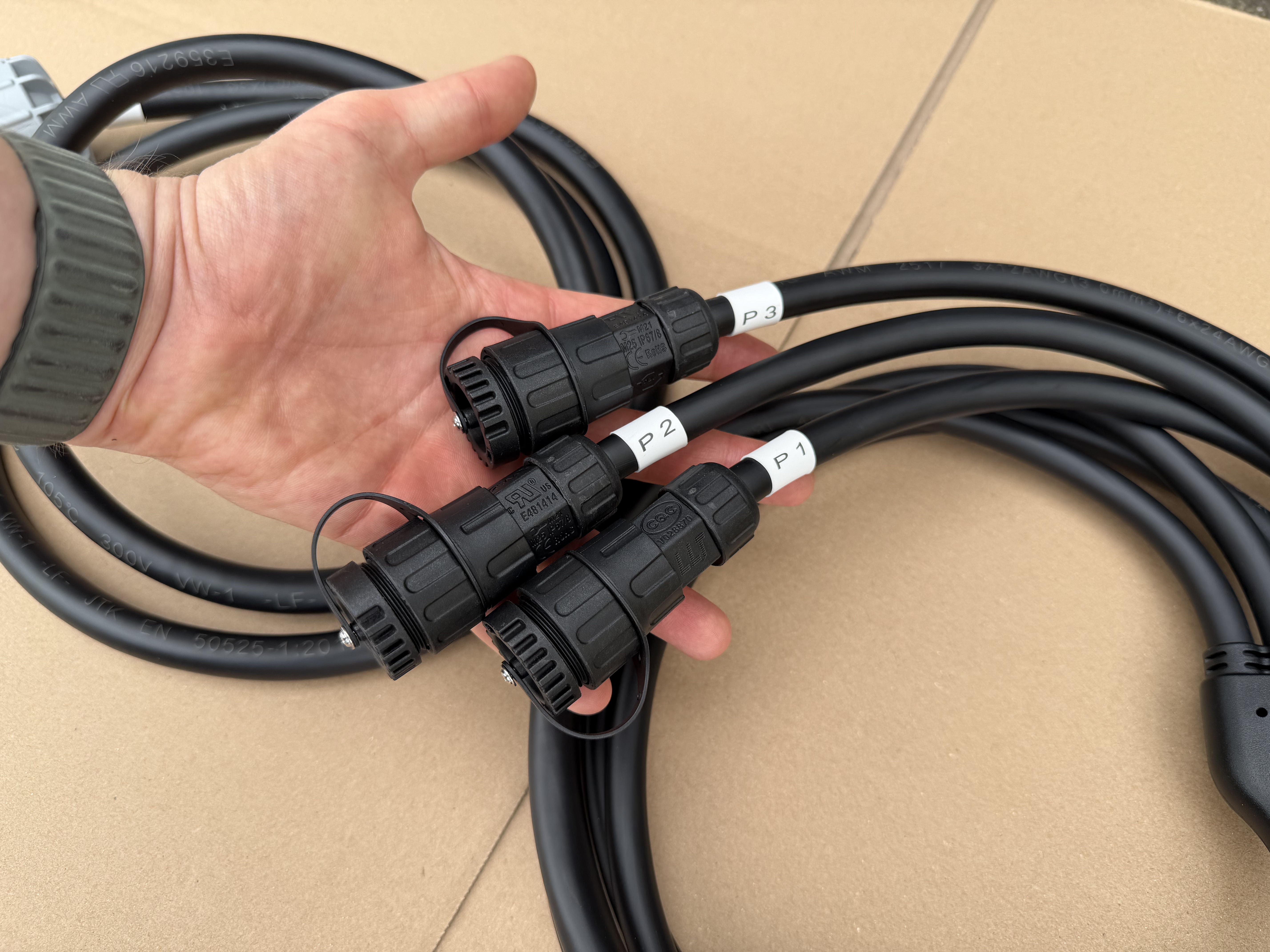 SunEnergyXT 500 CEE Insel- Notstromadapter — Bis zu 3 Kopfspeicher an 1-Phase