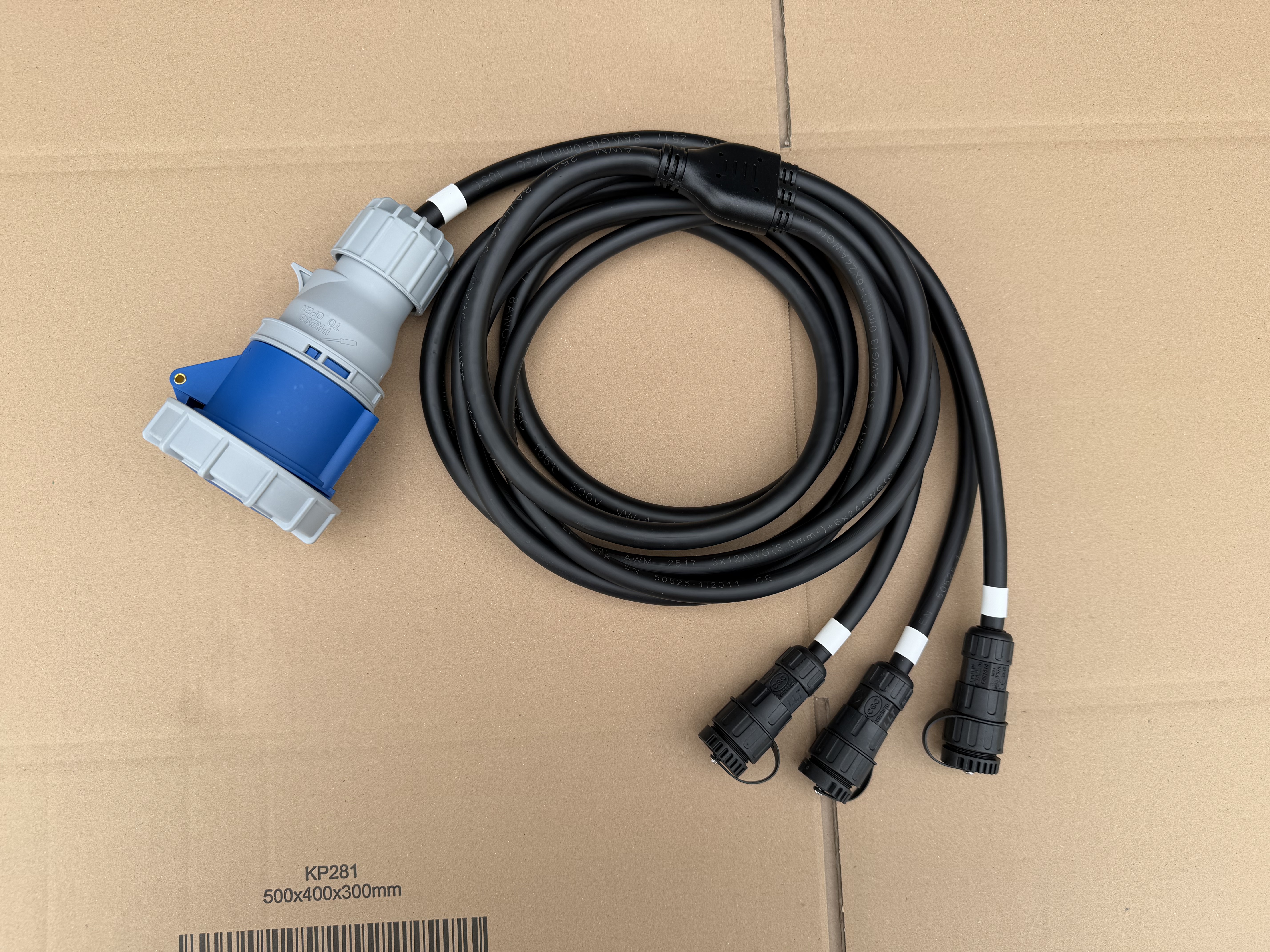 SunEnergyXT 500 CEE Insel- Notstromadapter — Bis zu 3 Kopfspeicher an 1-Phase