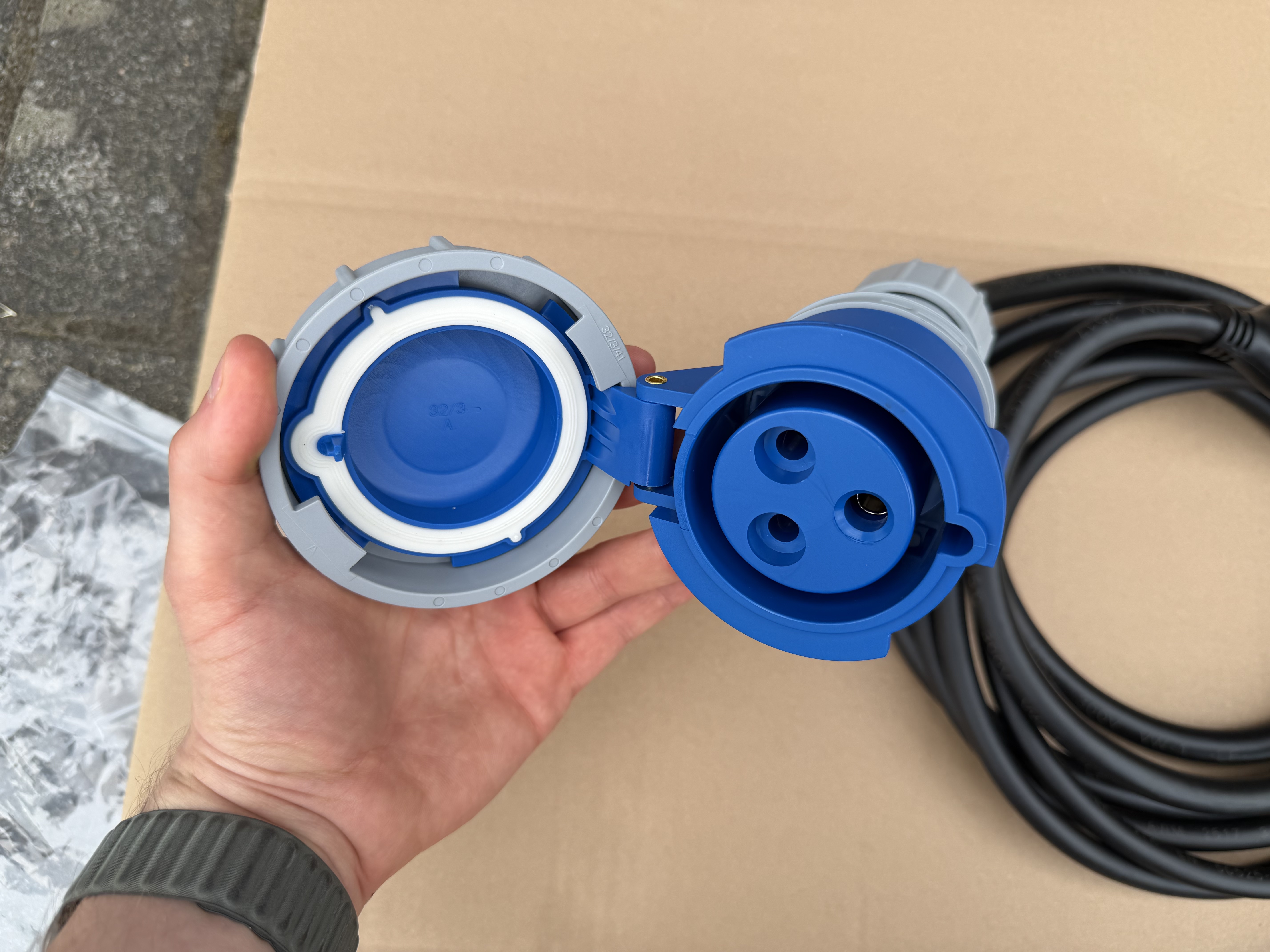 SunEnergyXT 500 CEE Insel- Notstromadapter — Bis zu 3 Kopfspeicher an 1-Phase